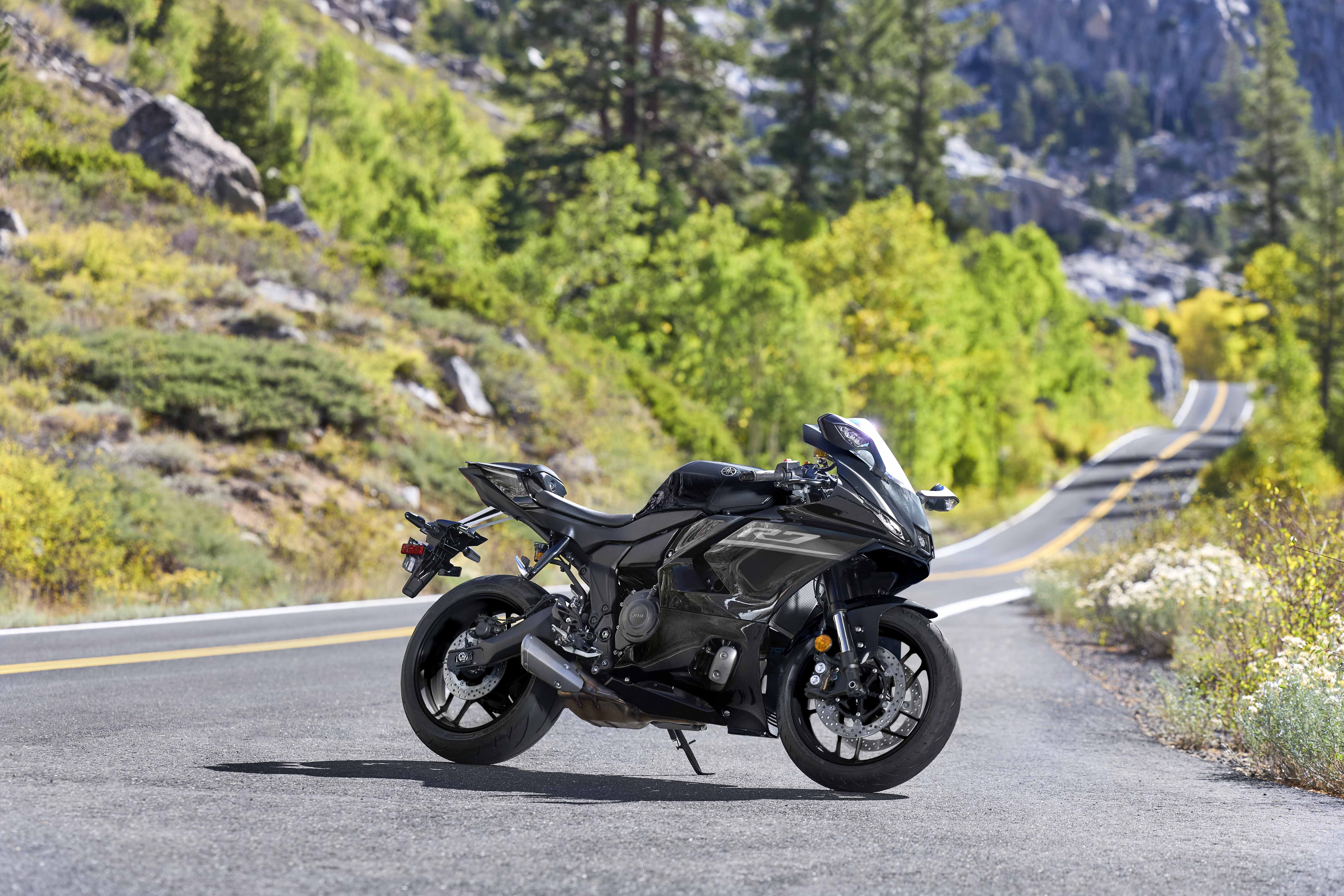 10 NEW YAMAHA R7