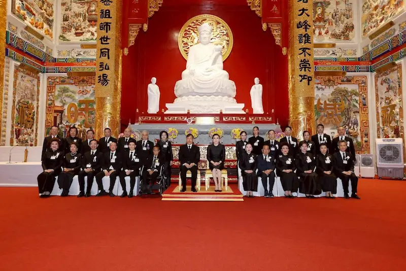 ในหลวง และ พระราชินี เสด็จพระราชดำเนินทรงเปิดอาคารศาลเจ้าไต้ฮงกงหยกขาว