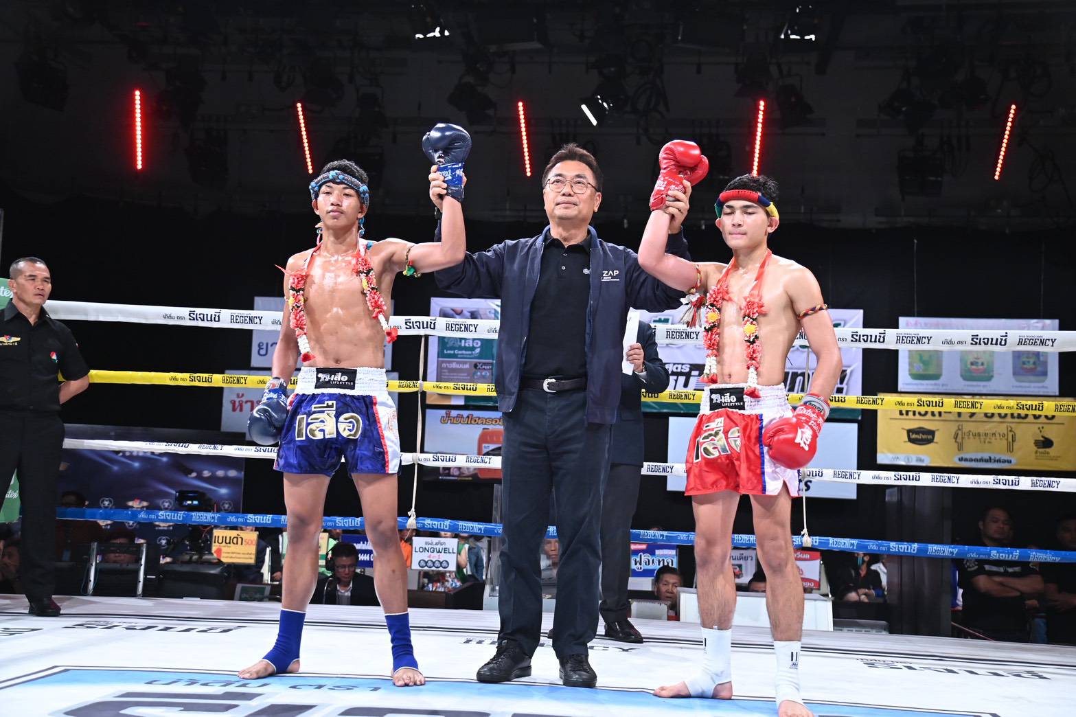 หมัดคมจัดชัดเต็มคาง! "แสงพนม" ปล่อยฮุกขวาเข้าเต็มคาง "วุฒิเดช" ร่วงยก 2 