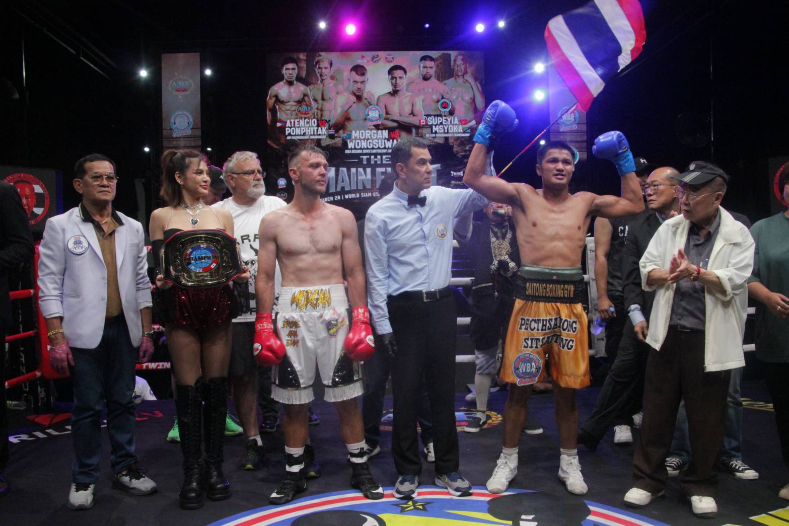 "สมชาย" โหดไร้ปราณี! ยำ "มอร์แกน" คิ้วแตกยก 3 ซิวเข็มขัดแชมป์ WBA ไปครอง