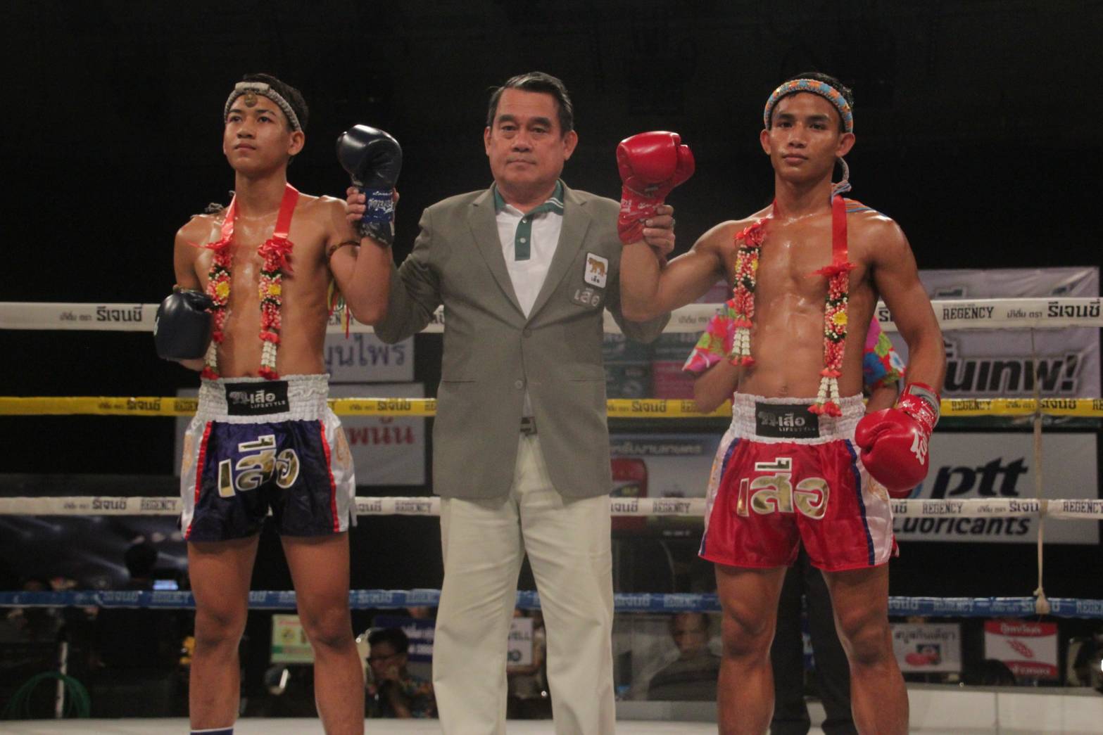 "หัสดี" ควงแขนเ "พรเพชร" เข้ารอบ 8 คนสุดท้าย ศึก "มวยรอบปูนเสือ มวยไทยพันธุ์แท้ 