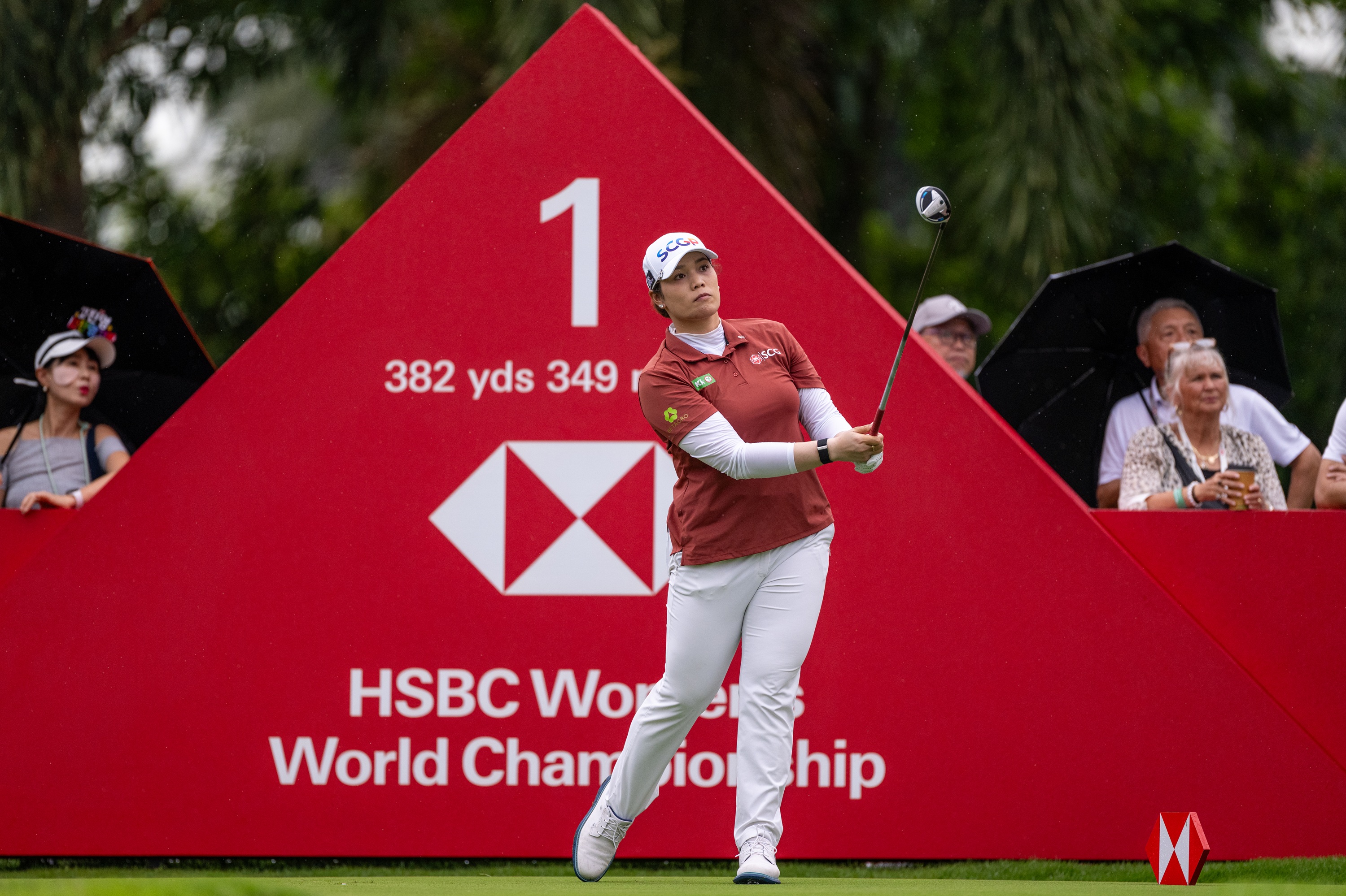 “เอรียา” ขยับตามสโตรคเดียว ผ่านครึ่งทางศึก ”เอชเอสบีซี วีเมนส์ เวิลด์ แชมเปี้ยน