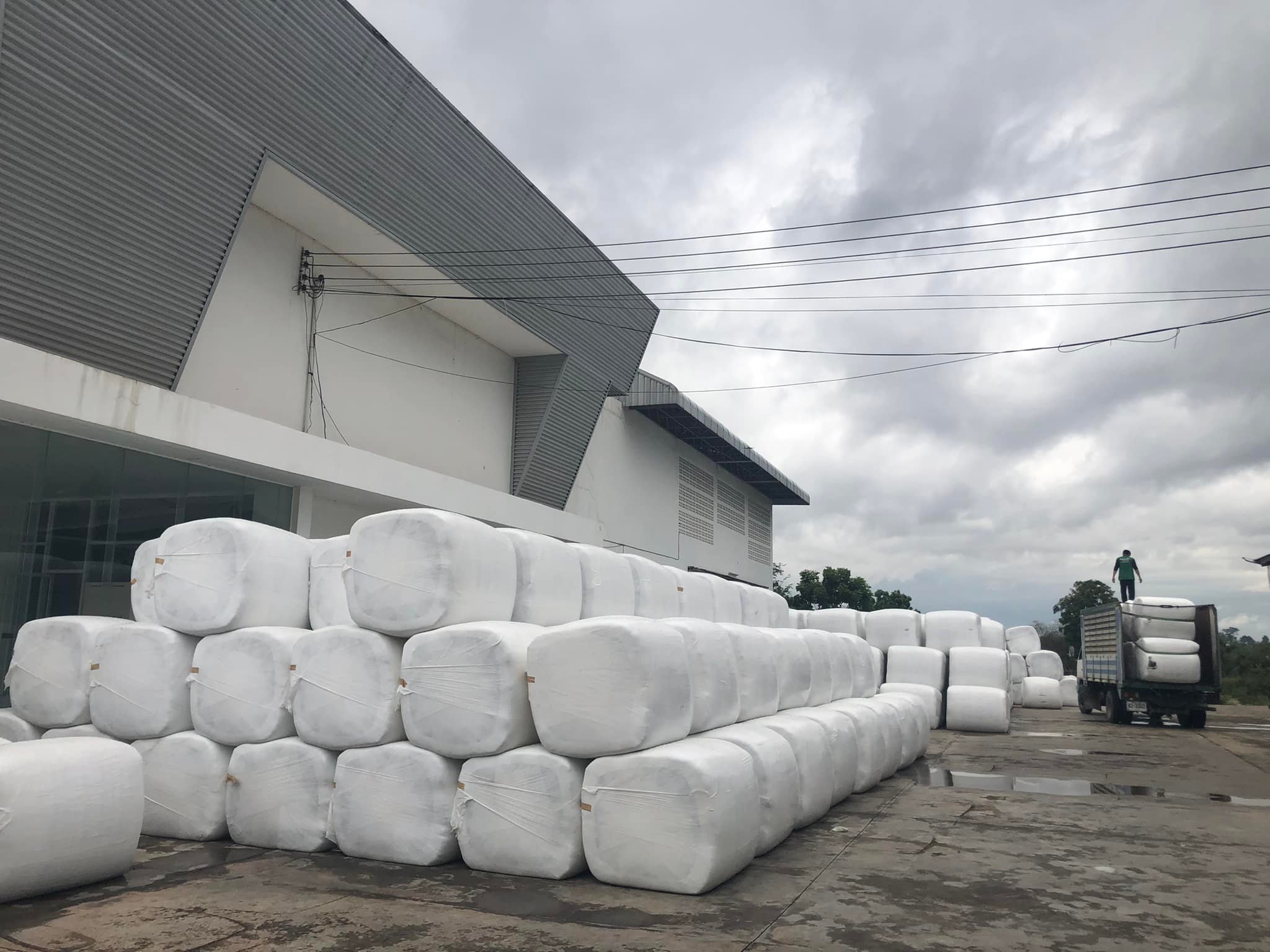 กองสินค้า