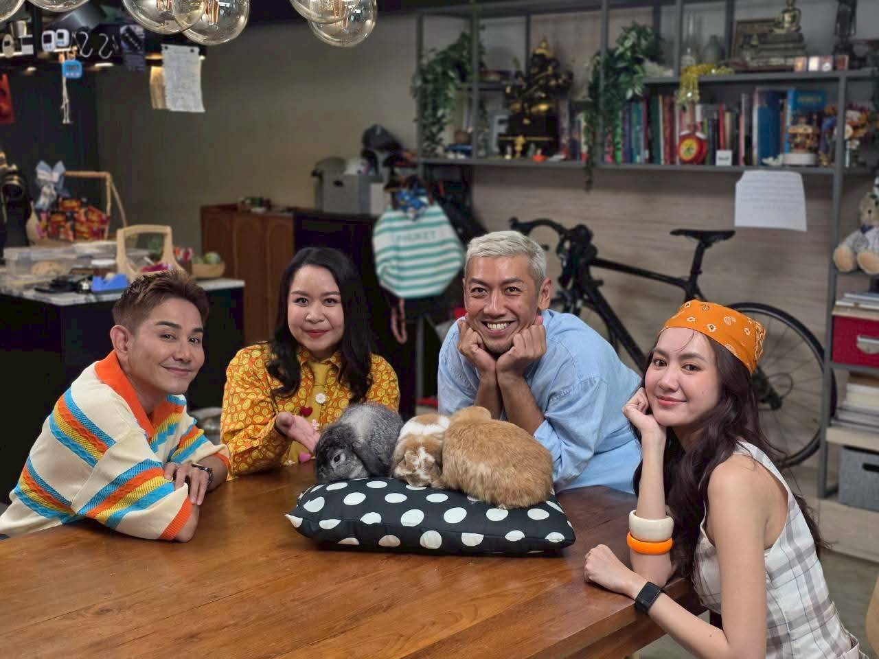 น่ารักเกินต้าน! บุกคอนโดหรู "ป๋อมแป๋ม" เปิดตัวแก๊งกระต่ายลูกรักหูยาวสุดคิวต์