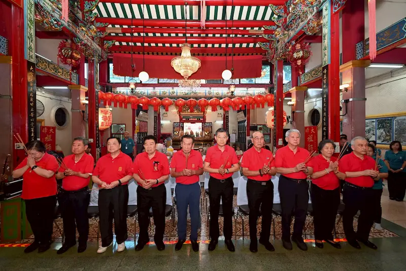 มูลนิธิป่อเต็กตึ๊ง ประกอบพิธีจุดเทียนเปิดงานฉลองบรรลุธรรมหลวงปู่ไต้ฮง ประจำปี 25