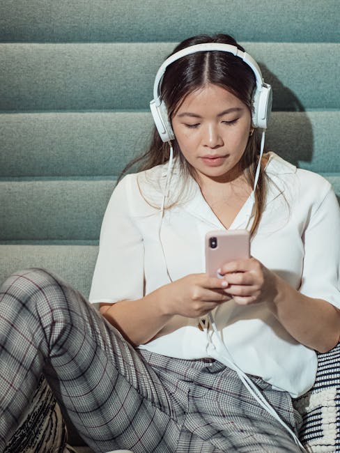 จิตวิทยาเบื้องหลังพฤติกรรมคนเล่นโซเชียล (FOMO, การแชร์แบบหยุดไม่ได้)