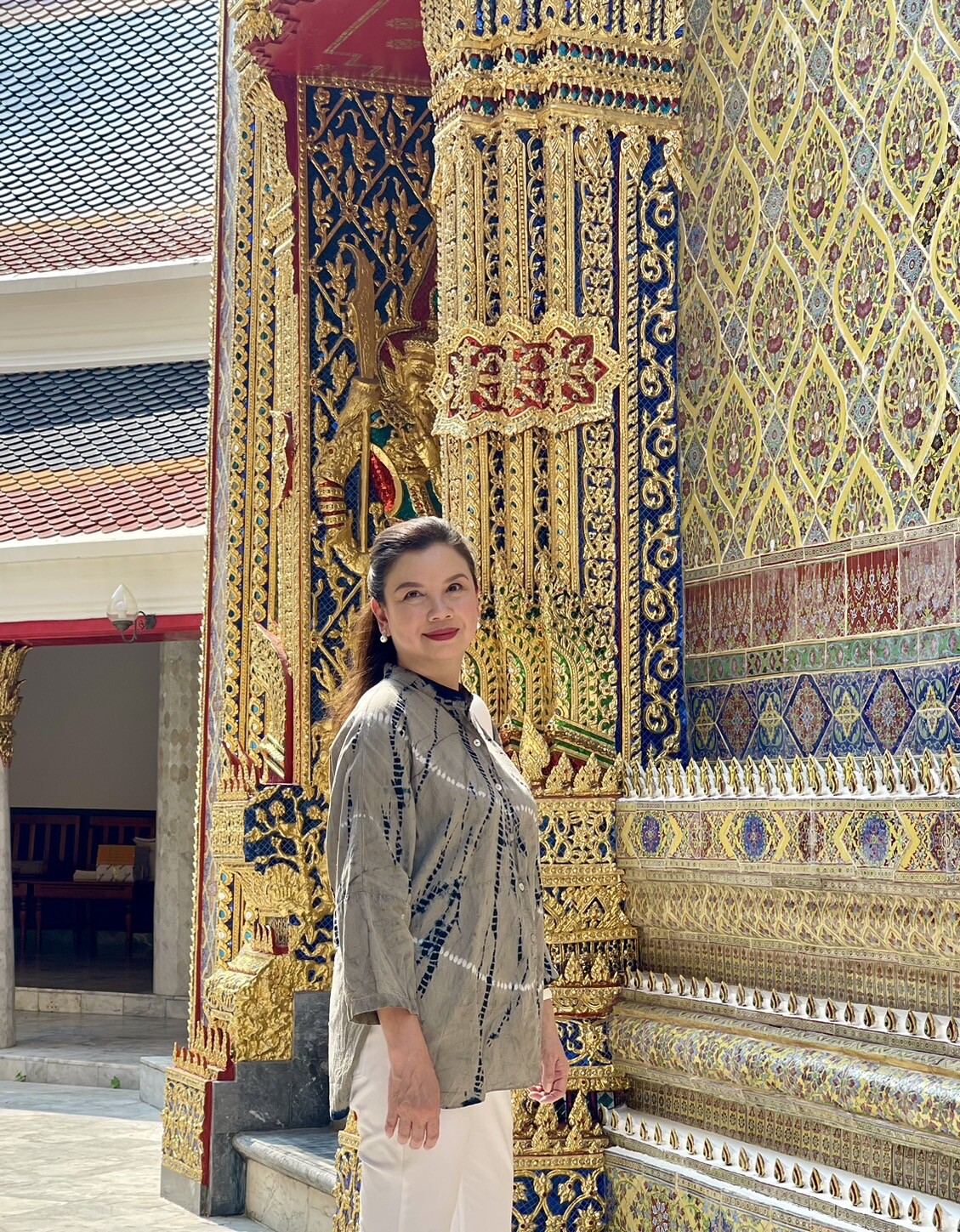 ครอบครัวพร้อมหน้าทำบุญวันสงกรานต์ — saothai555