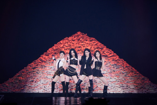 -3-2025-aespa-LIVE-TOUR---SYNK-aeXIS-LINE--.jpg