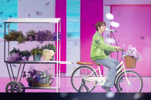 -4-2025-DOYOUNG-CONCERT--Doors--in-BANGKOK.jpg