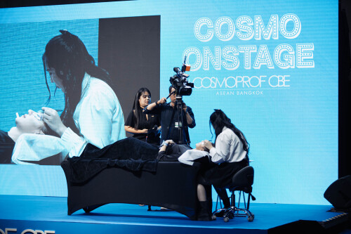12-Cosmo-Onstage.jpg