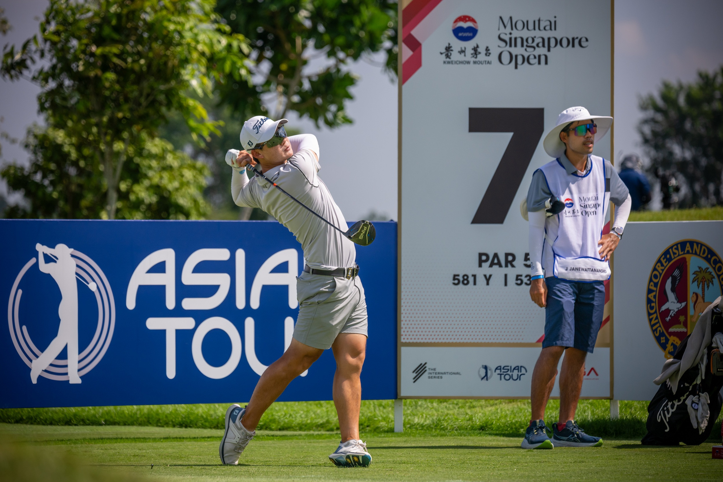 สามโปรนำร่วมรอบสาม เหมาไถ สิงคโปร์ โอเพ่น “แจ๊ส” ตามสองสโตรค