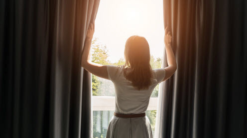 .ผ้าม่านเสริมฮวงจุ้ยบ้าน สีผ้าม่านมงคลตามวันเกิด เพิ่มพลังฮวงจุ้ยบ้านเป็นสุข.