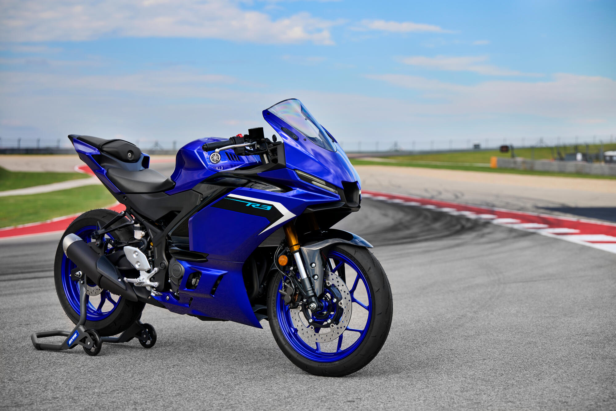 2025 Yamaha YZF R320 EU Icon Blue Static 001 03