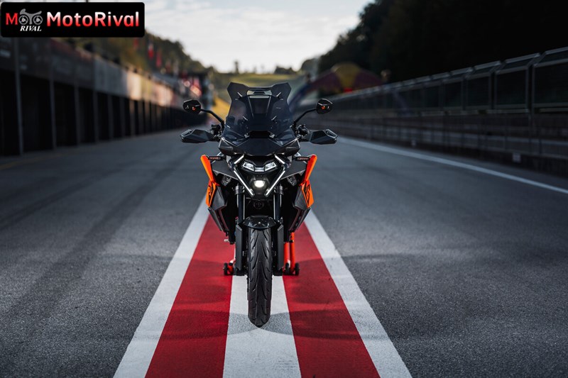 2025 ktm 1390 super duke gt 001