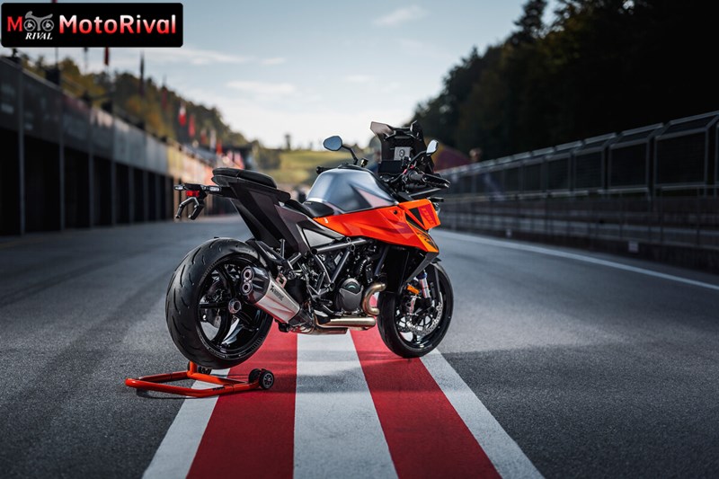 2025 ktm 1390 super duke gt 004