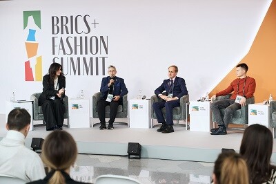 วงการแฟชั่นมาเลย์โชว์ผลงานในวันแรกของการประชุมสุดยอด BRICS Fashion ที่กรุงมอสโก