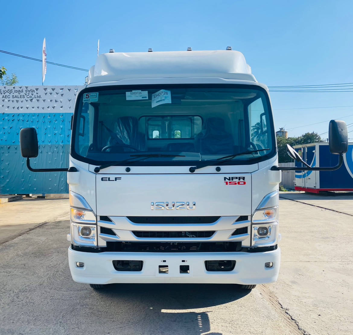 ด้านหน้ารถบัสพนักงาน ISUZU NPR 154 แรงม้า