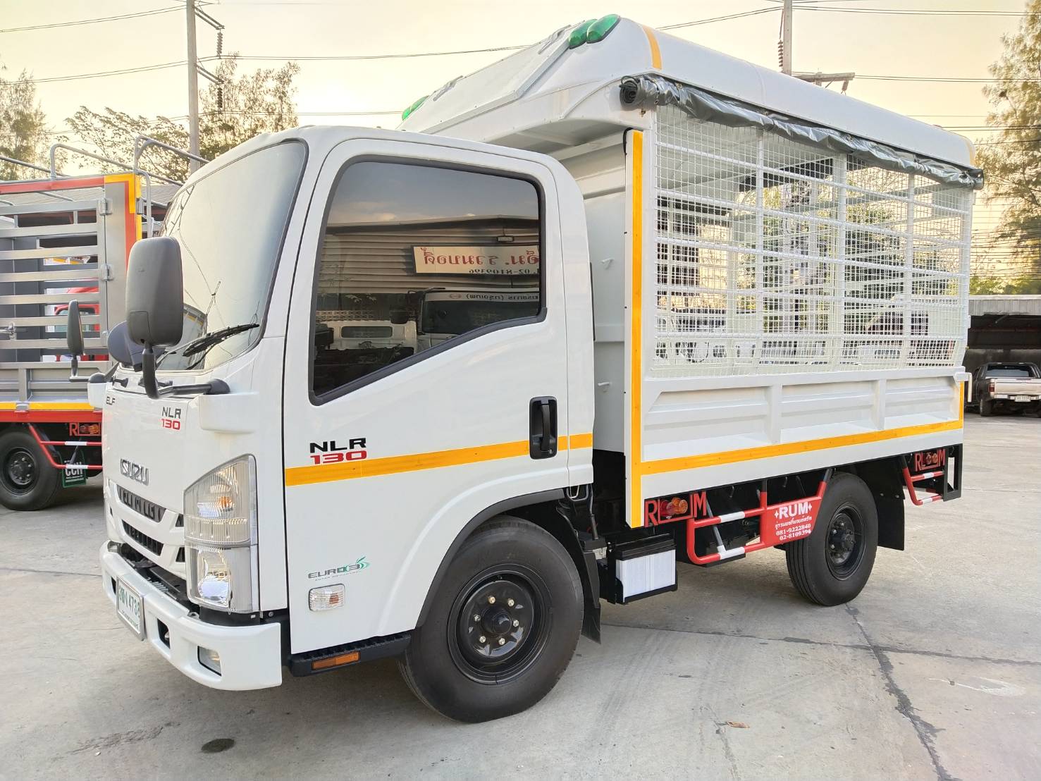 Isuzu NLR ขับขี่คล่องตัวในเมือง