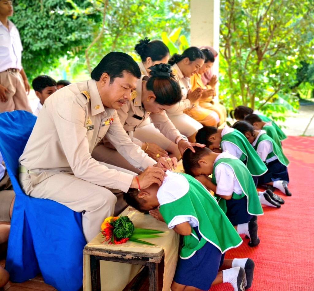 [Image of พิธีไหว้ครู 4]