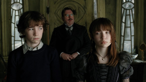A.Series.of.Unfortunate.Events.2004.1080p.iT.WEB-DL.DDP5.1.H264Argon-.mkv_snapshot_00.10.03.093.jpg