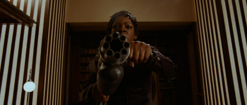 Aon.Flux.2005.2160p.DV.HDR.iT.WEB-DL.DDP5.1.HEVC.H265Argon-.mkv_snapshot_00.42.25.446.jpg