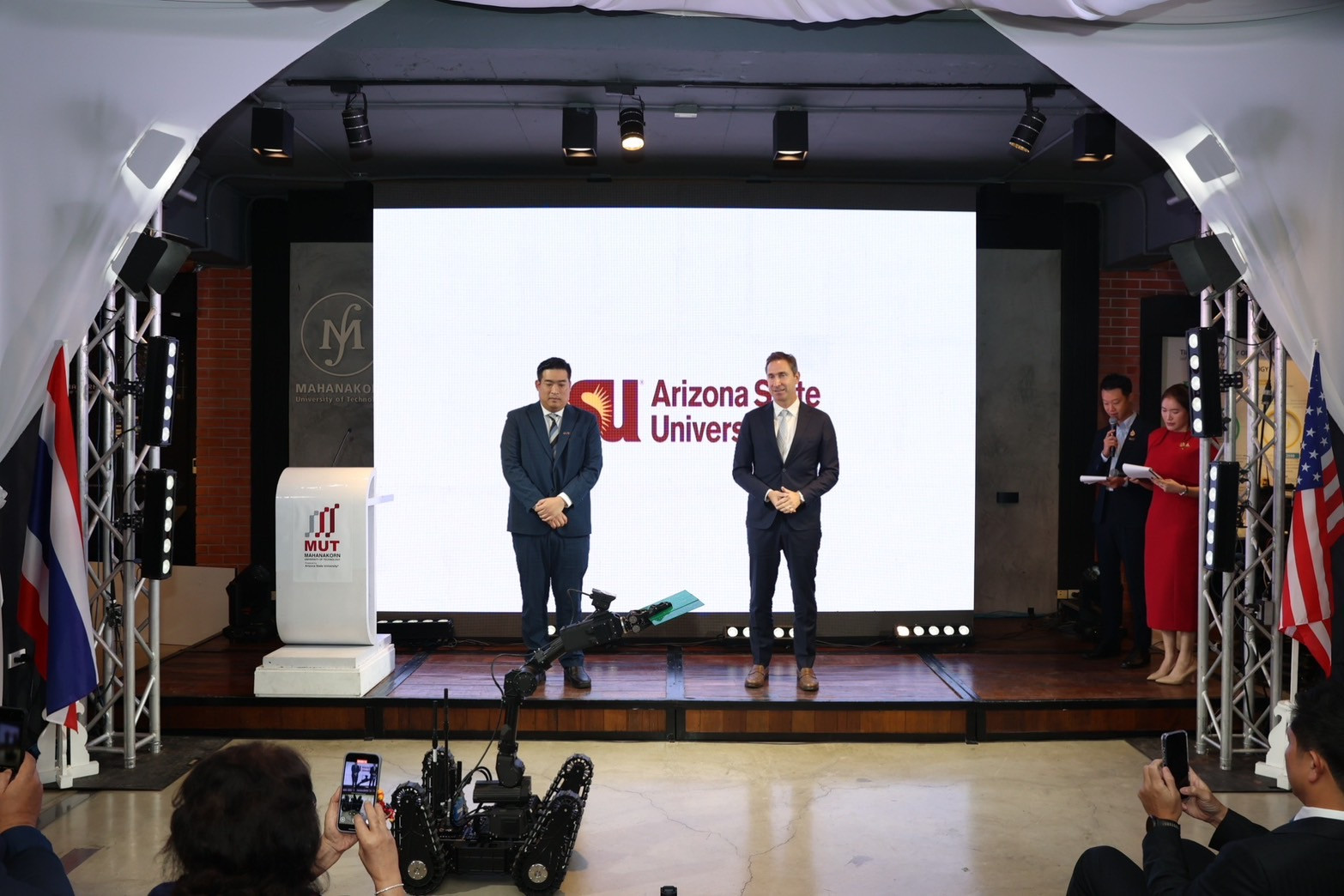 B27CA23E 6076 4C3F B073 4768BBB054F0