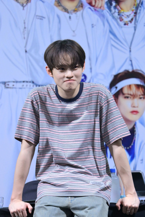 CHENLE--3--Shopee-x-NCT-DREAM-_Go-Back-To-The-Future_-FANSIGN--FAN-EVENT-2.jpg