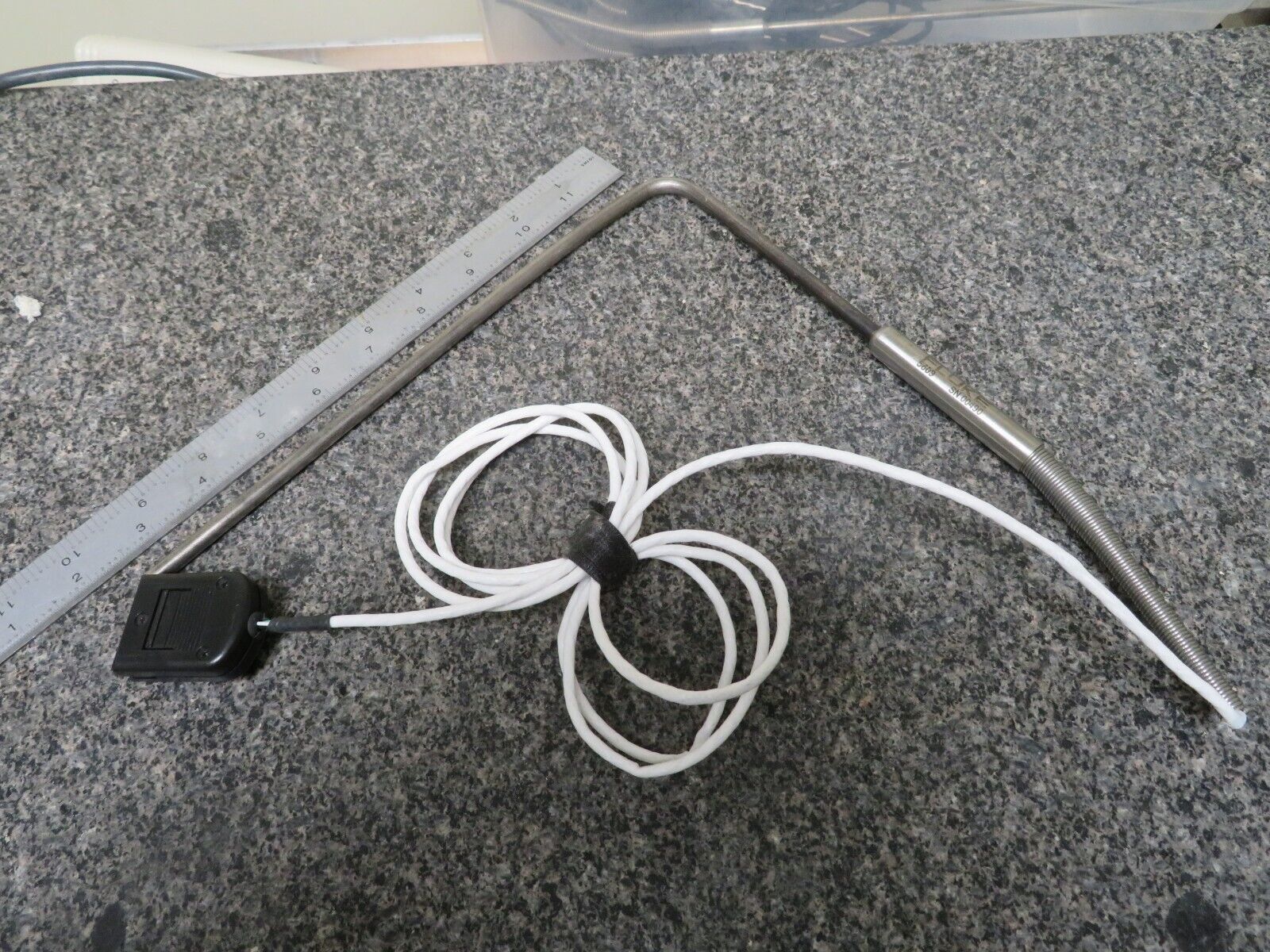 Fluke 5609-9BND-B Secondary PRT with 90° Bend and Bare Wire, Calibration Options
