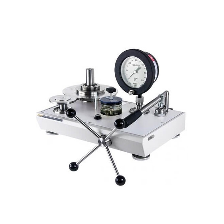 Fluke P3013-KPA-P Gas Deadweight Tester with Pump, 200 kPa