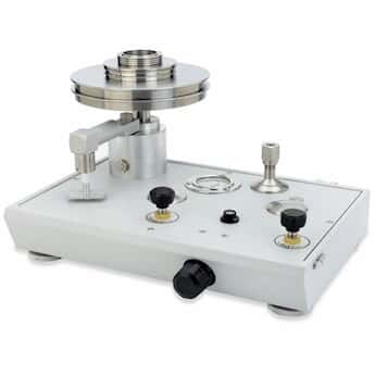 Fluke P3025-KGCM2-P Gas Deadweight Tester with Pump, 3 to 500psi, 35bar