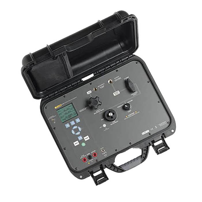 Fluke 3130-G2M/C Portable Pneumatic Pressure Calibrator with Accredited Calibration