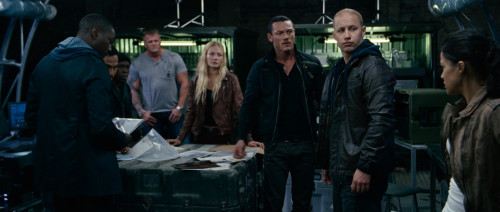 Fast..Furious.6.2160p.HDR.iT.WEB-DL.DDP5.1.H265Argon-.mkv_snapshot_00.33.22.983.jpg
