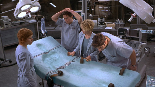 Hollow.Man.2022.1080p.AMZN.WEB-DL.DDP5.1.HEVC.H265Argon-.mkv_snapshot_00.34.00.296.jpg