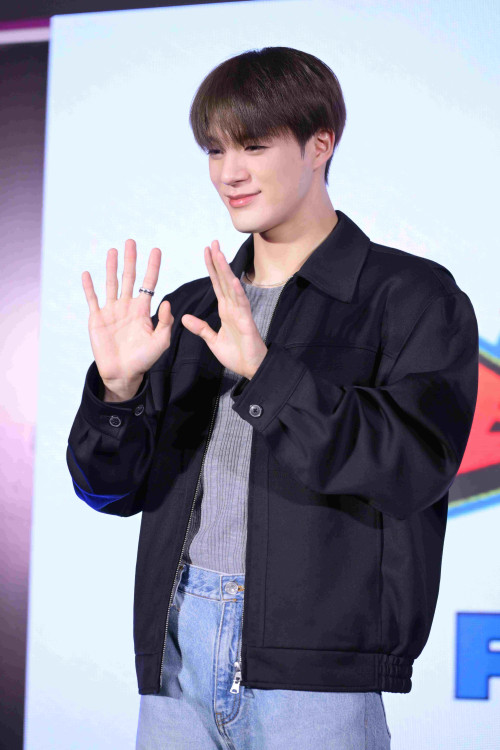 JENO--1--Shopee-x-NCT-DREAM-_Go-Back-To-The-Future_-FANSIGN--FAN-EVENT-2.jpg