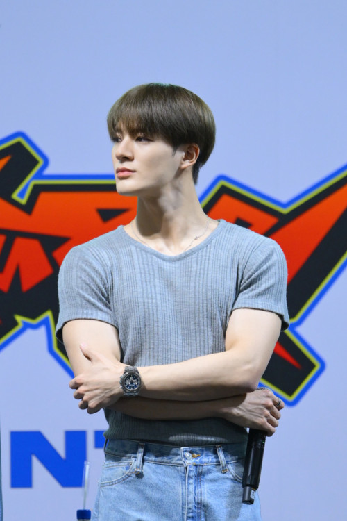 JENO--2--Shopee-x-NCT-DREAM-Go-Back-To-The-Future-FANSIGN--FAN-EVENT.jpg