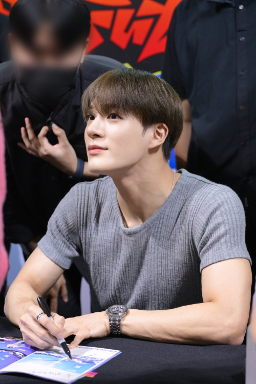 JENO--3--Shopee-x-NCT-DREAM-Go-Back-To-The-Future-FANSIGN--FAN-EVENT.jpg