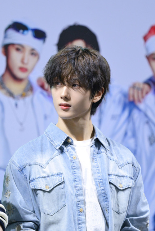 JISUNG--3--Shopee-x-NCT-DREAM-_Go-Back-To-The-Future_-FANSIGN--FAN-EVENT-2.jpg