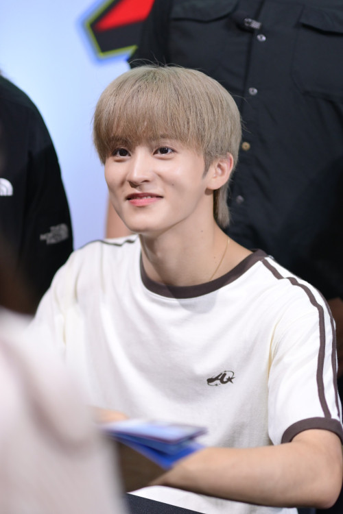MARK--3--Shopee-x-NCT-DREAM-Go-Back-To-The-Future-FANSIGN--FAN-EVENT.jpg