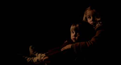 Mama.2013.1080p.iT.WEB-DL.DDP5.1.H.264Argon-.mkv_snapshot_00.09.06.881.jpg