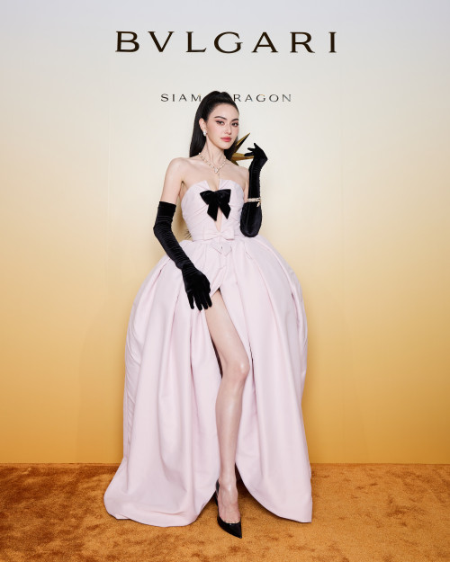 PHOTOWALL---DAVIKA-HOORNE.jpg