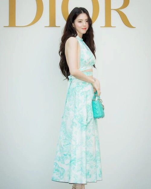 Photo by 한소희 on May 30, 2024. May be an image of 1 person, skirt, dress and text that says 'DIOR R'.