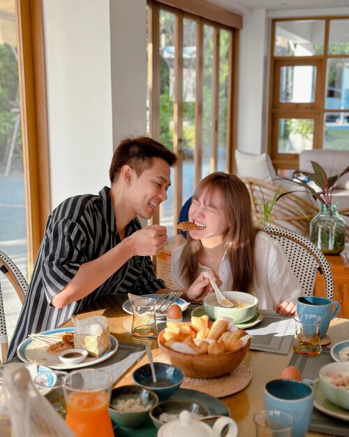 Photo-by-Dan-Worrawech-on-February-05-2024.-May-be-an-image-of-2-people-juice-papaya-placemat-dining-table-and-outdoors..md.jpeg