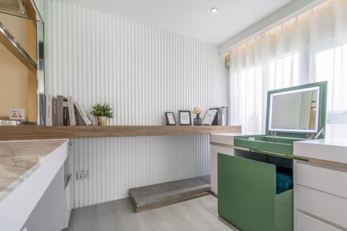 Photo by Golf Pichaya [GPCY]👽 on June 23, 2024. May be an image of sink, bureau, desk, sliding door,