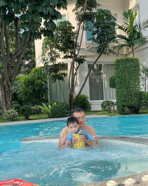 Photo-by-Paetongtarn-Shinawatra-on-April-07-2024.-May-be-an-image-of-1-person-baby-swimming-and-pool..md.jpeg