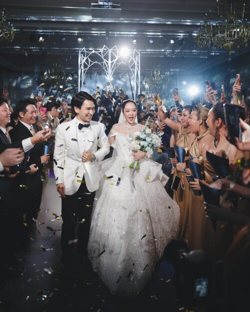 Photo by Preeyada Sitthachai on May 24, 2024. May be an image of 3 people and wedding.