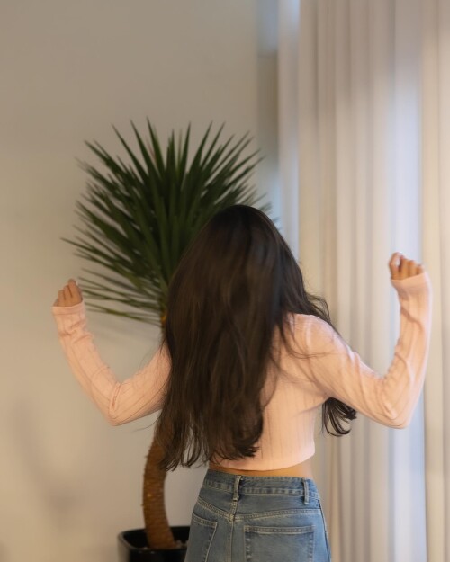 Photo by WORANUCH BHIROM BHAKDI on May 22, 2024. May be an image of 1 person, miniskirt, skirt, top