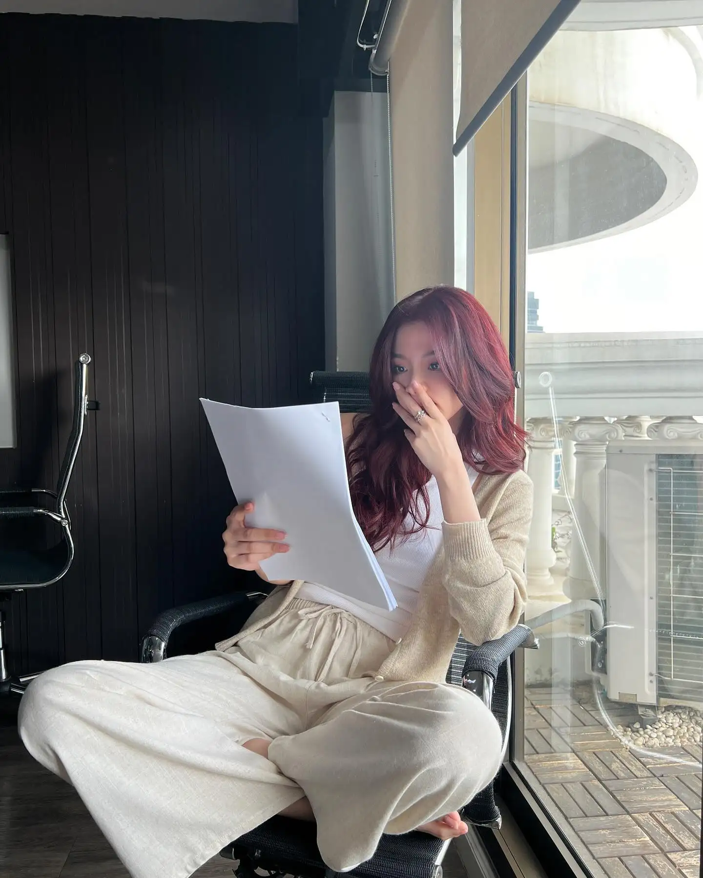 Photo by baifernbah on July 06, 2024. May be an image of 1 person, hair, studying, sleepwear, bath r