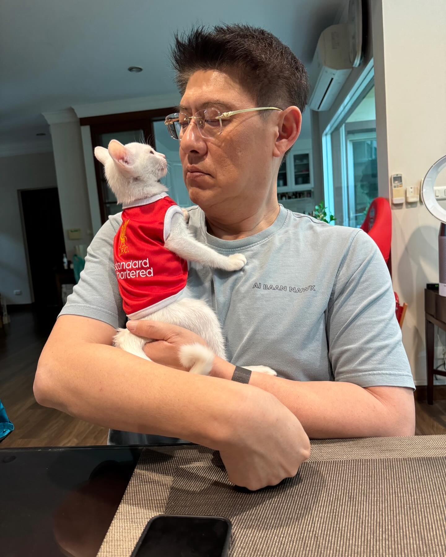 Photo by @sorrayuth9111 on August 31, 2024. อาจเป็นรูปภาพของ เฟร์ริต, เบดลิงตันเทอร์เรียร์, ลูกแมว,