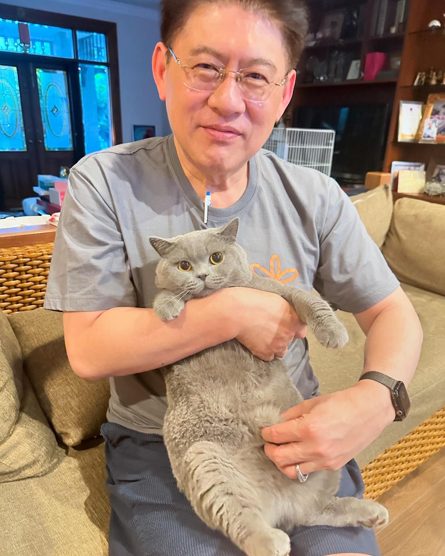 Photo by @sorrayuth9111 on October 06, 2024. อาจเป็นรูปภาพของ 1 คน, ลูกแมว และ แมวอะบิสซิเนียน.