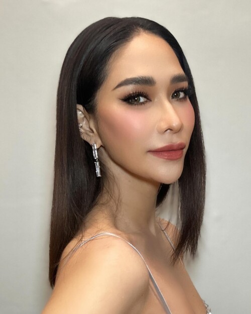 Photo shared by Ploy Chermarn on May 24, 2024 tagging @a tiwakorn, @ntor00, and @jittrakarnjewellery